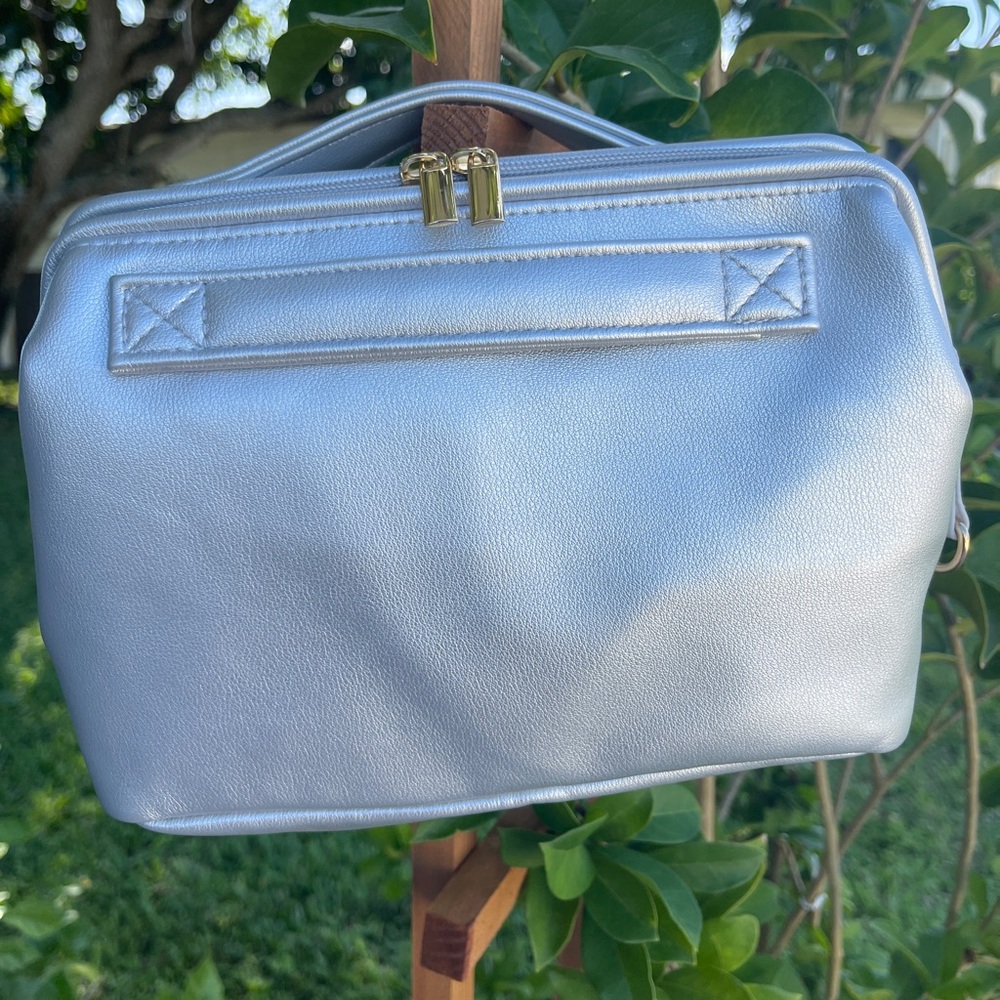 BumbleBella By Jill Martin Vegan Faux Leather Toiletry Pack - Picture 13 of 16